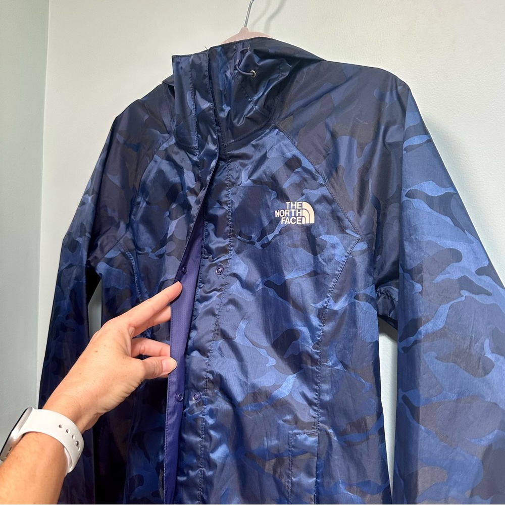 North Face Waterproof Dryvent blue camo wind breaker rain jacket, size small - Picture 5 of 12